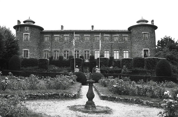 Chateau de chavaniac a chavaniac lafayette 43230 haute loire auvergne france